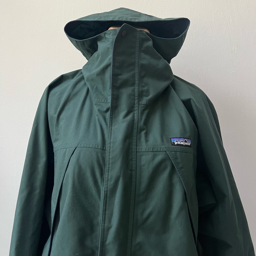 Men’s Patagonia hooded Windbreaker